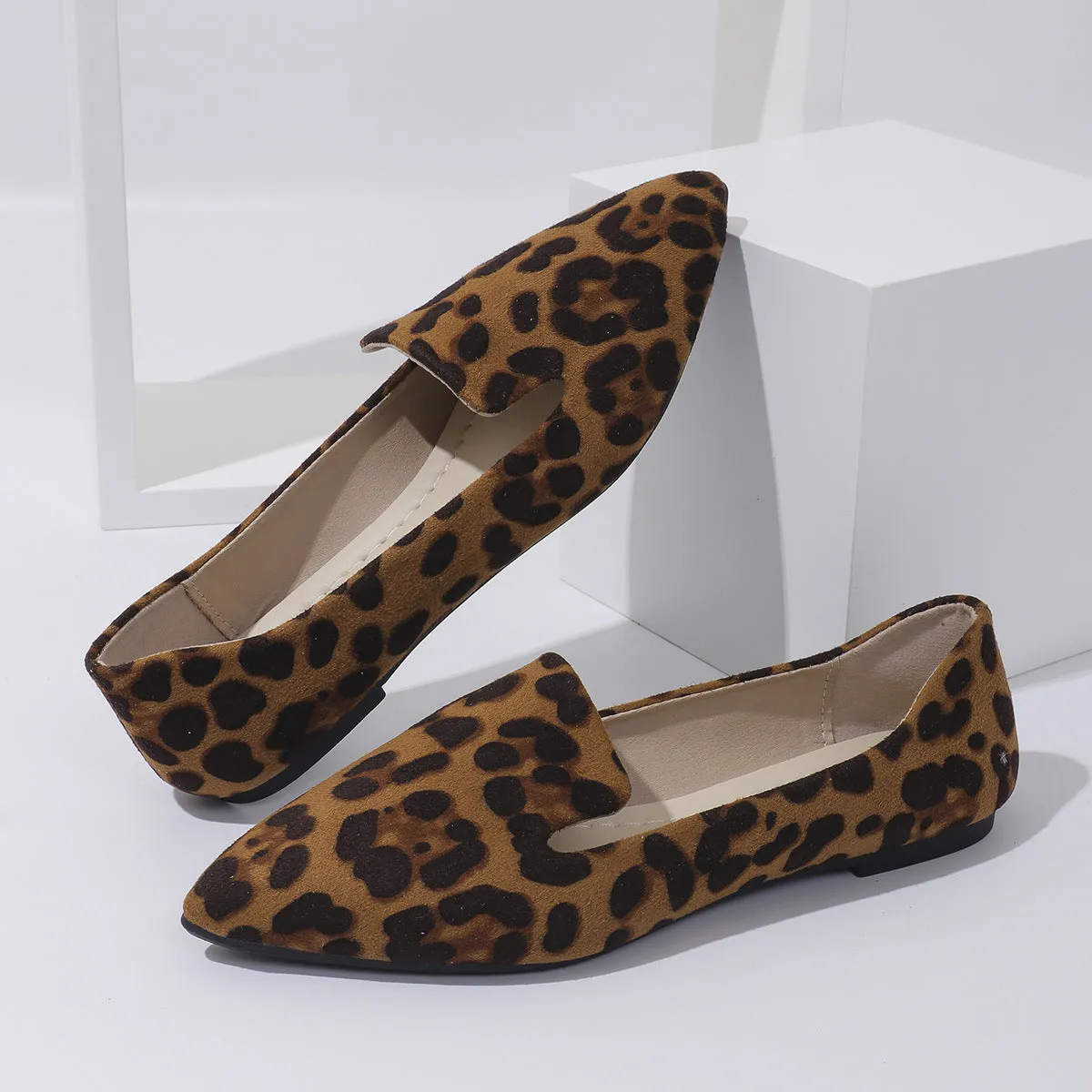 Optimize product title: Stylish Leopard Print Pointed Flat Shoes for Casual Wear